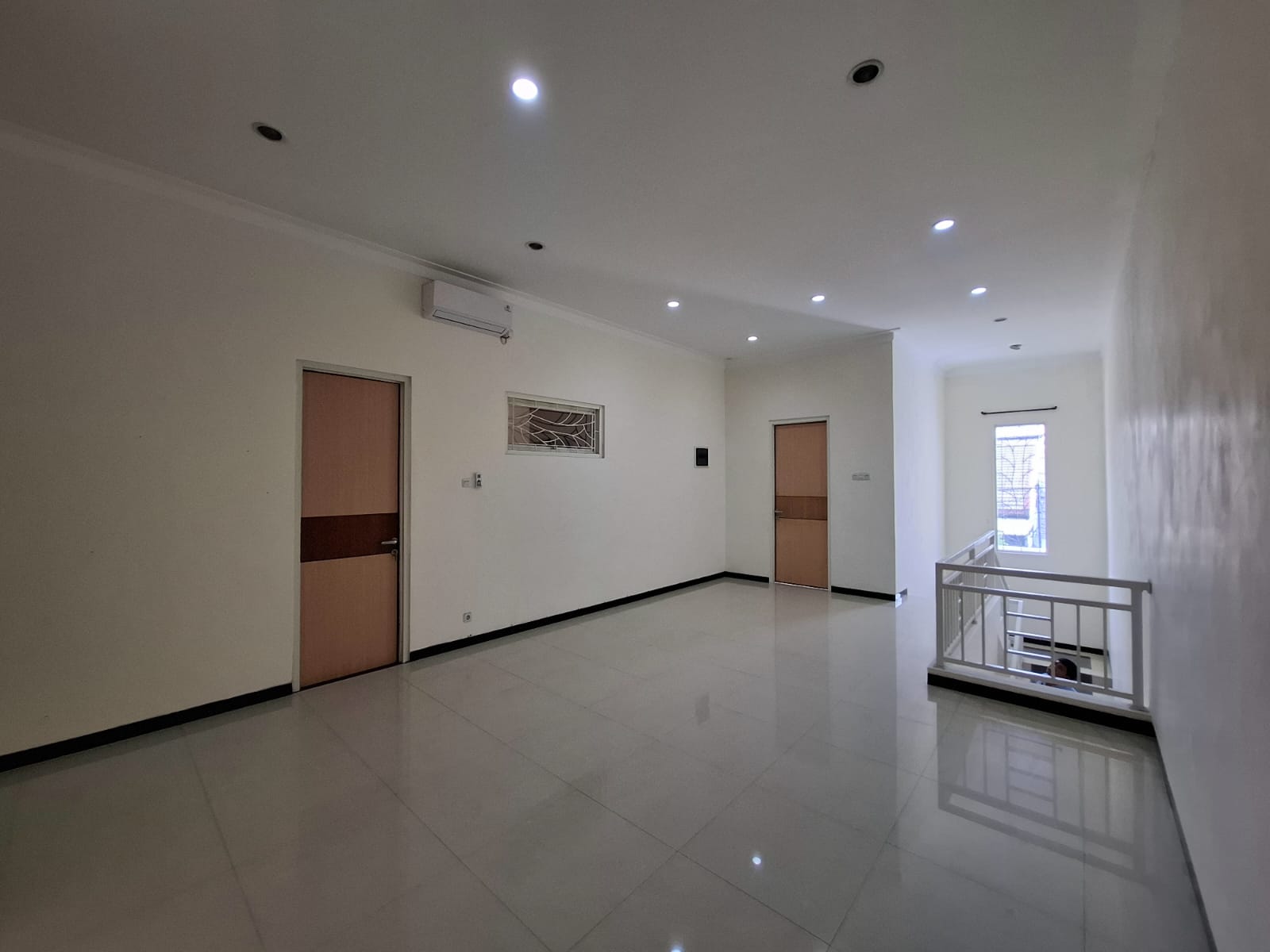 Dijual Rumah Strategis di Kutisari Indah Utara Surabaya selatan - Thumbnail 3