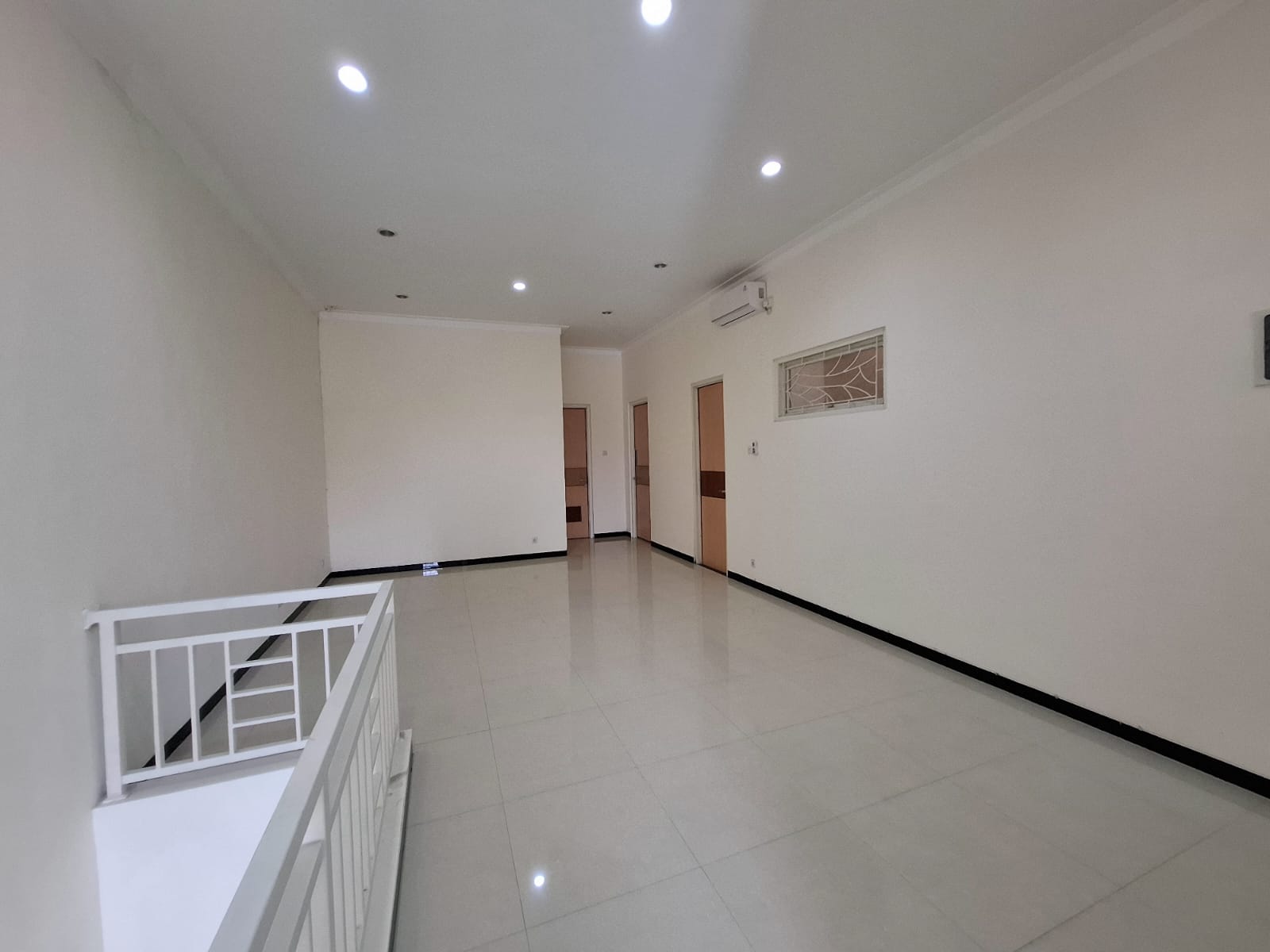 Dijual Rumah Strategis di Kutisari Indah Utara Surabaya selatan - Thumbnail 4