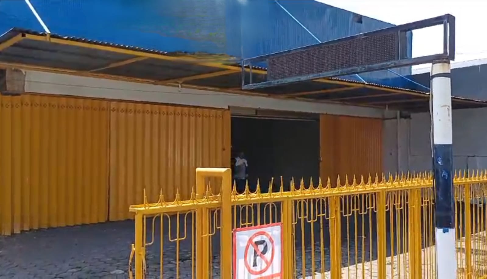 Dijual Murah Rumah Nol Jalan Raya Ahmad Yani Malang - Image 1