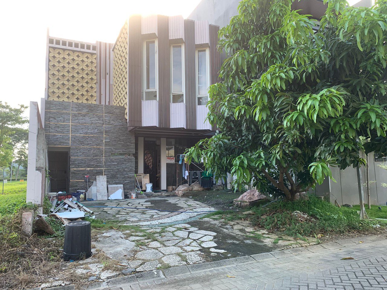 Dijual Rumah Murah 2 Lantai Woodland Lokasi Strategis Citraland Surabaya Barat - Image 1
