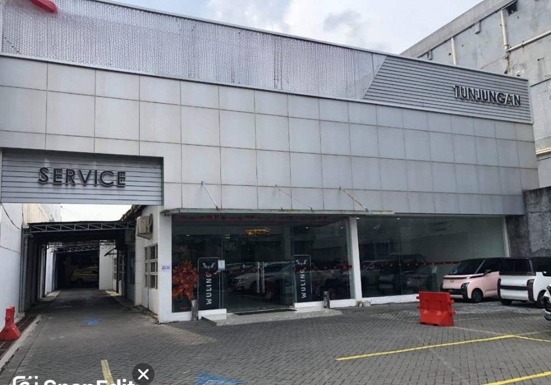 Disewakan Bangunan Ex Showroom Mobil di Lokasi Premium Tunjungan Surabaya Pusat - Image 1