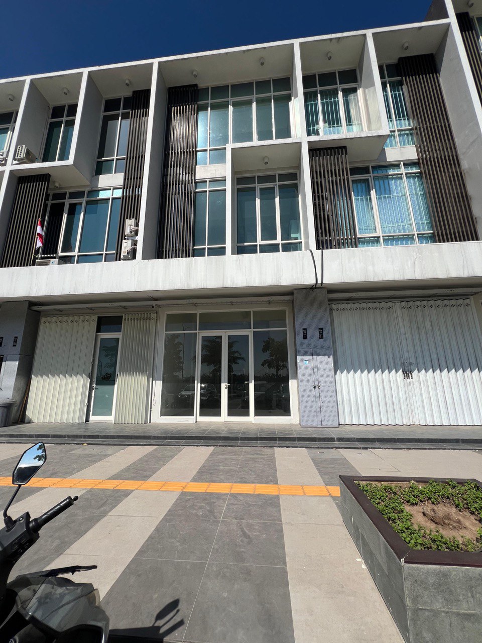 Disewakan Ruko Northwest Boulevard Lokasi Strstegis di Citraland Utara Surabaya Barat - Image 1