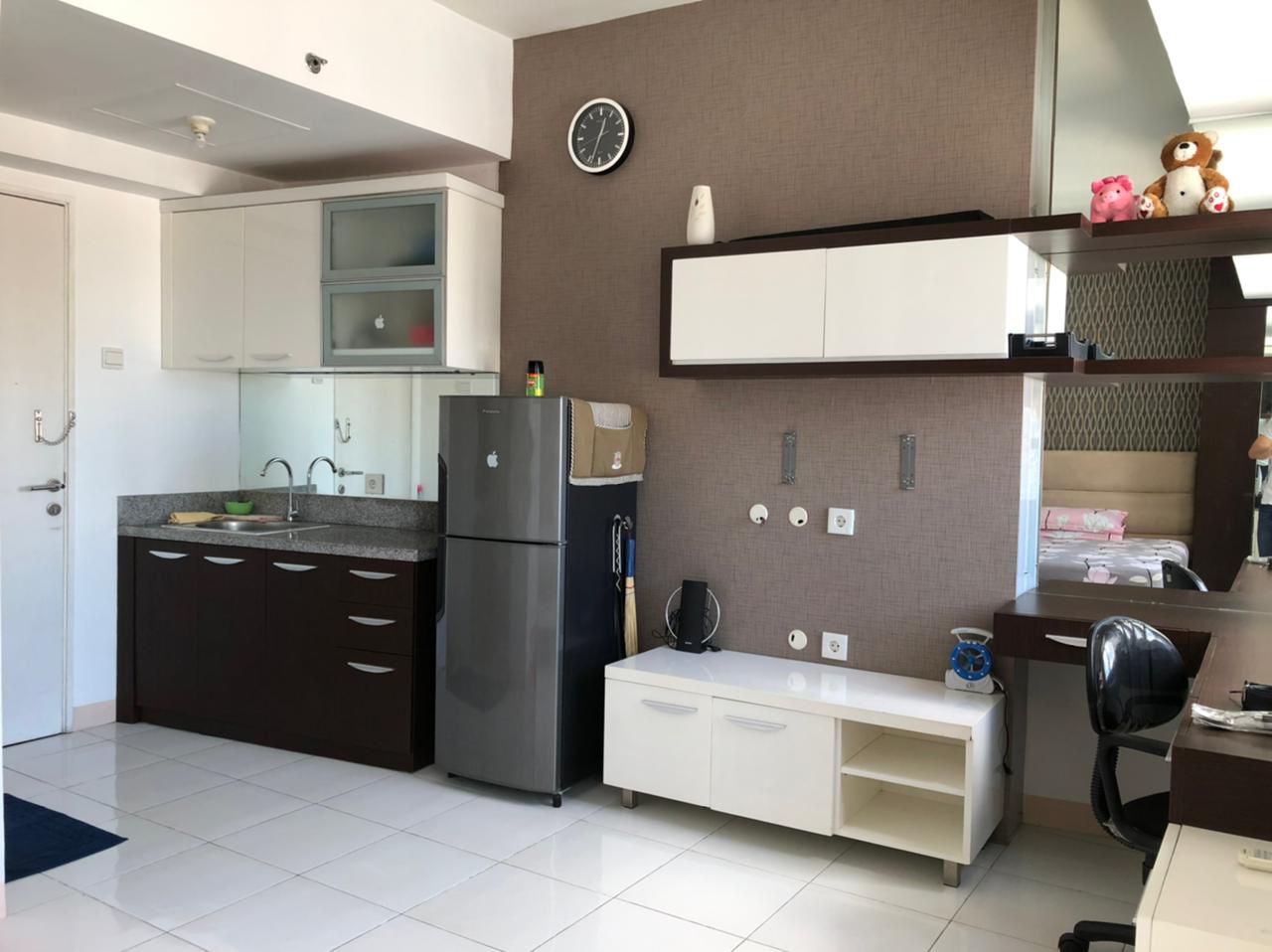 Dijual/disewakan UC Apartment Studio Plus Fully Furnished di Surabaya Barat - Image 1