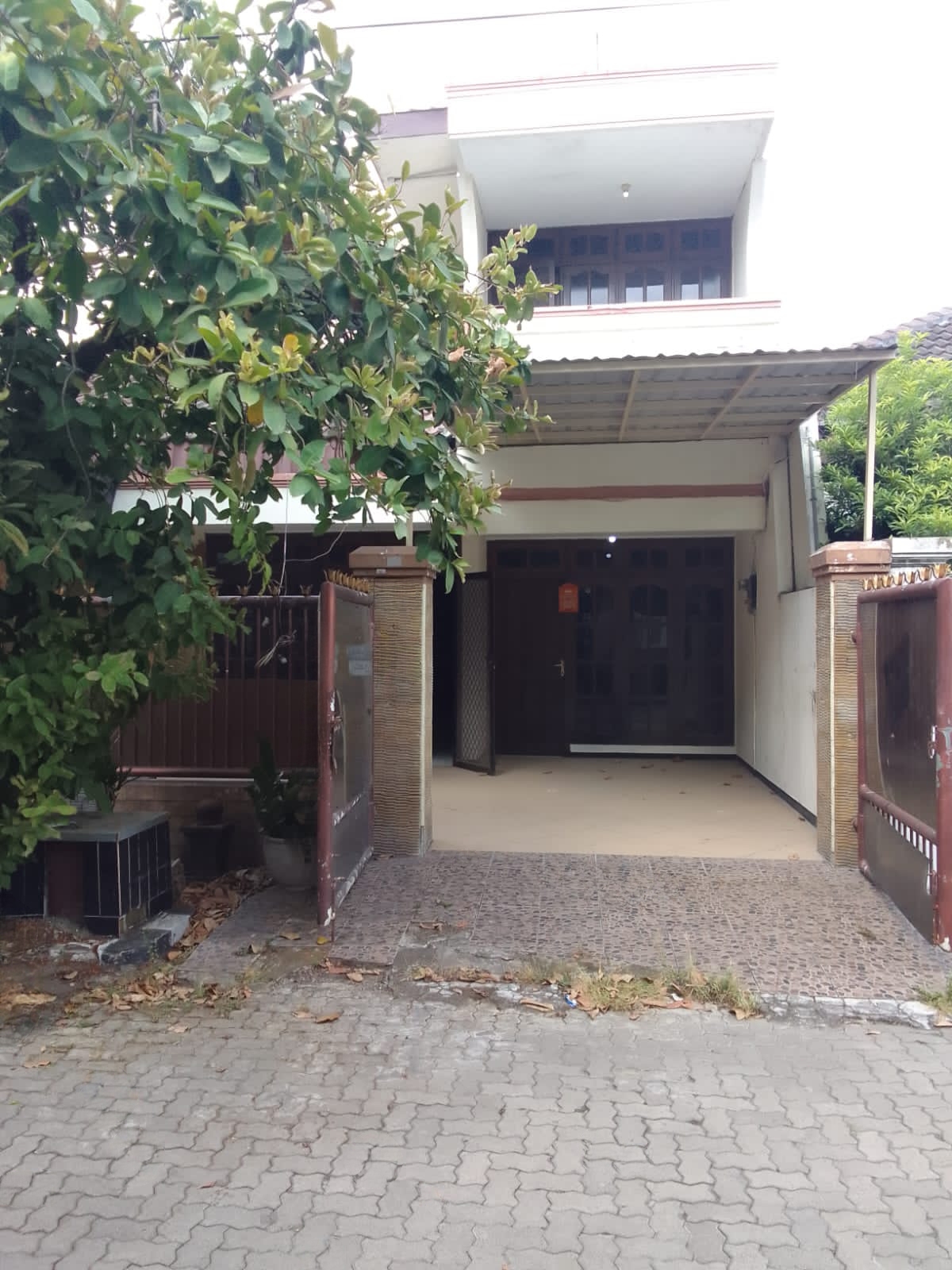 Disewakan Rumah Strategis dan Siap Huni di Ketintang Permai Surabaya Selatan - Image 1