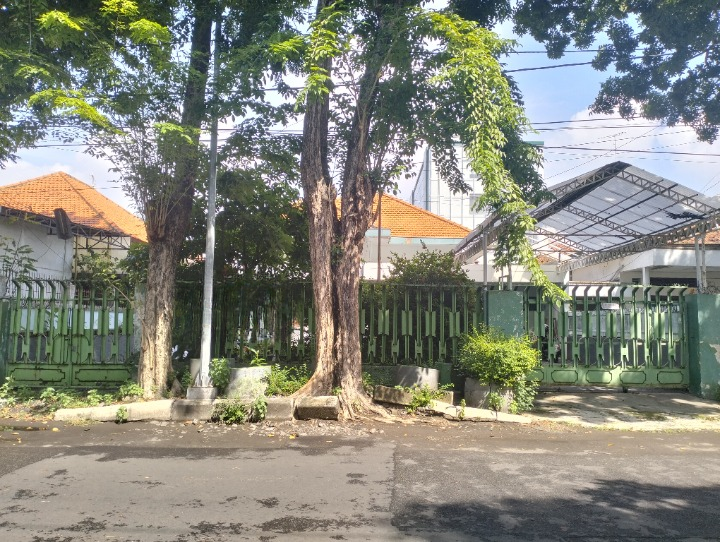 Dijual Rumah Nyaman dan Terawat Lokasi Premium Strategis di Pusat Kota Surabaya - Image 1