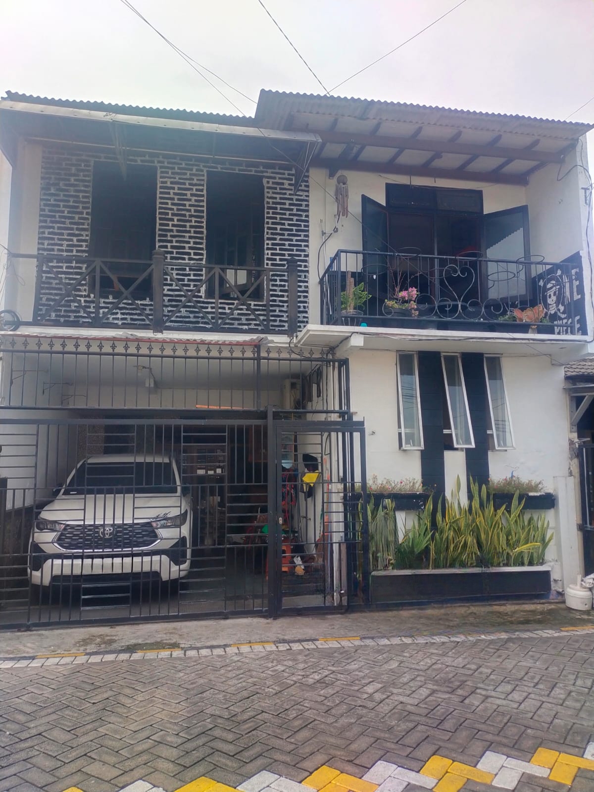 Dijual Cepat Rumah Nyaman di Wisma Lidah Kulon Surabaya Barat - Image 1