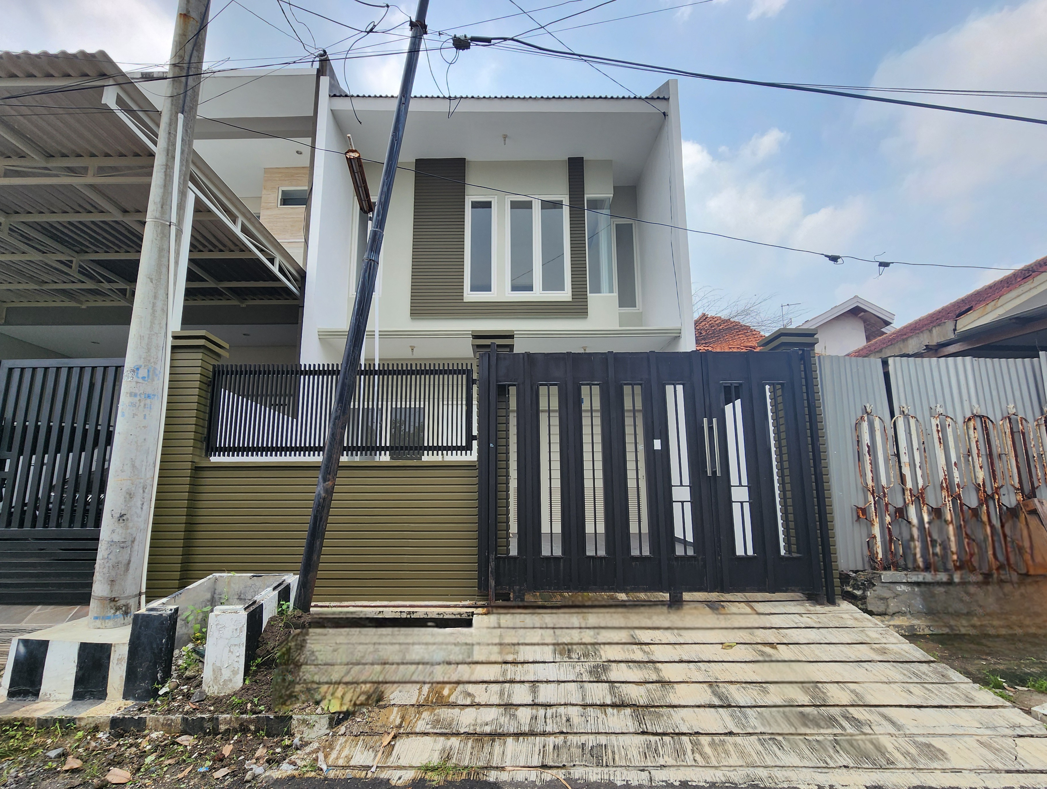 Dijual Rumah Baru Darmo Permai Timur Dekat Hr Muhammad Surabaya Barat - Image 1
