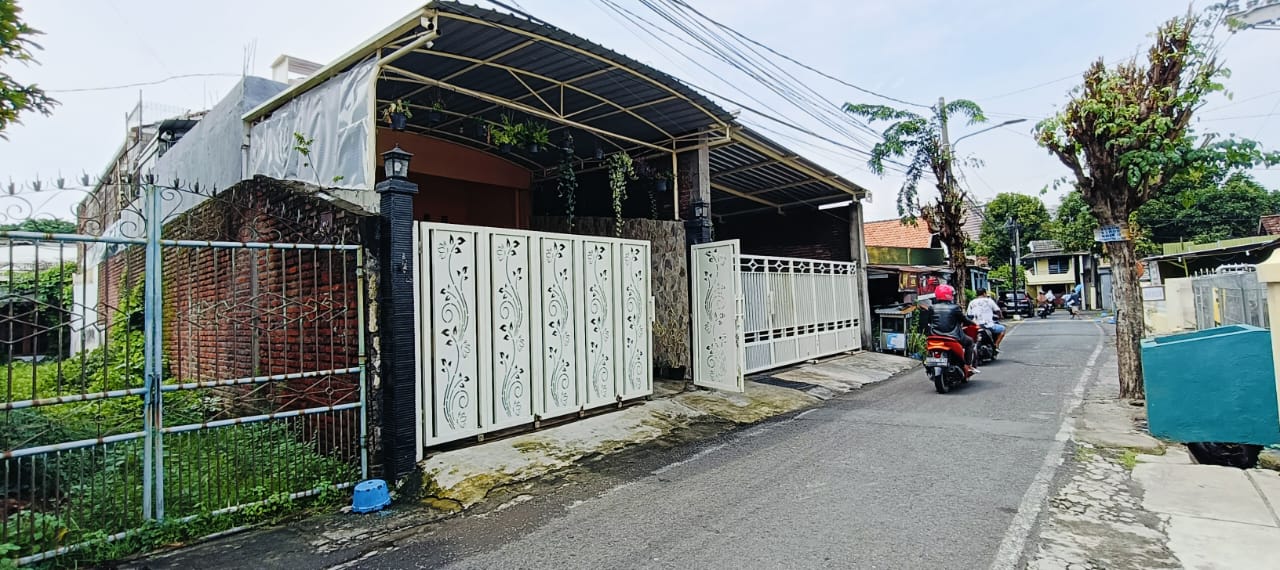 Dijual Rumah 1,5 Lantai Terawat Dan Siap Huni Siwalankerto Surabaya Selatan - Image 1
