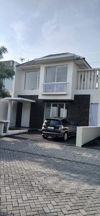 Dijual Rumah Mewah Nyaman dan Murah di Royal Residence, Surabaya Barat - Image 1
