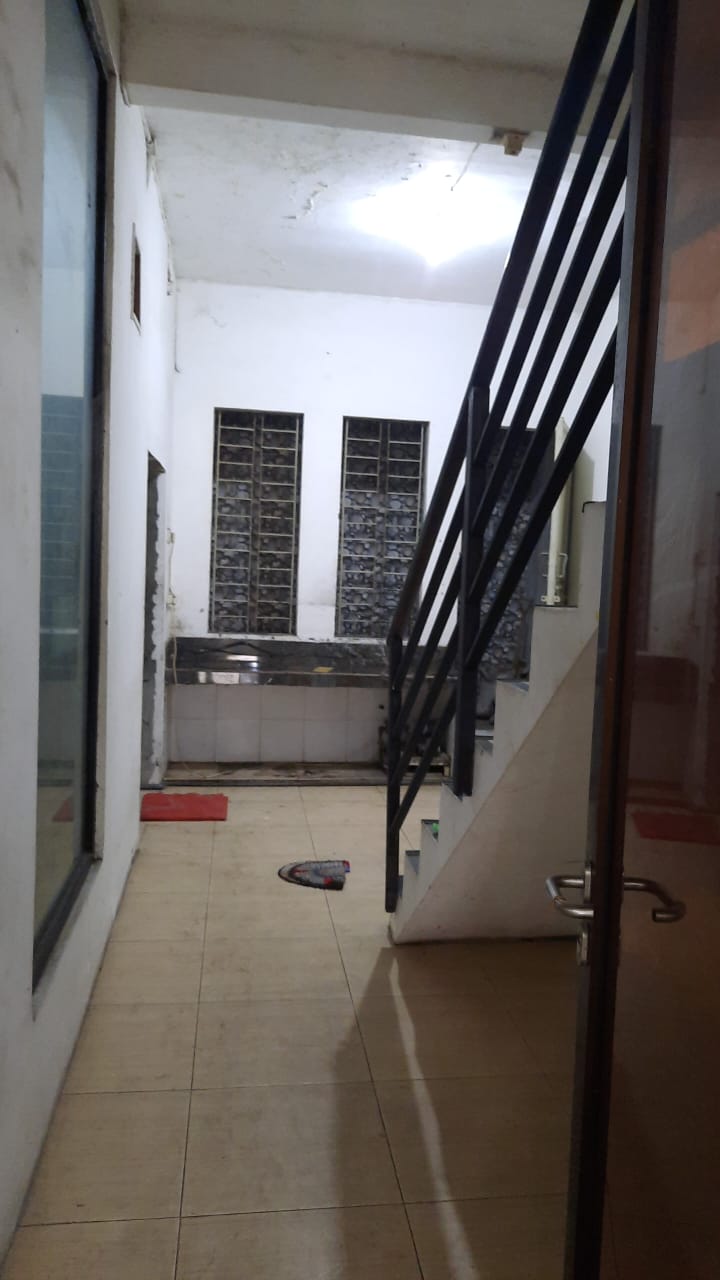 Disewakan Rumah Luas dan Strategis di Wilayah Surabaya Barat - Thumbnail 3