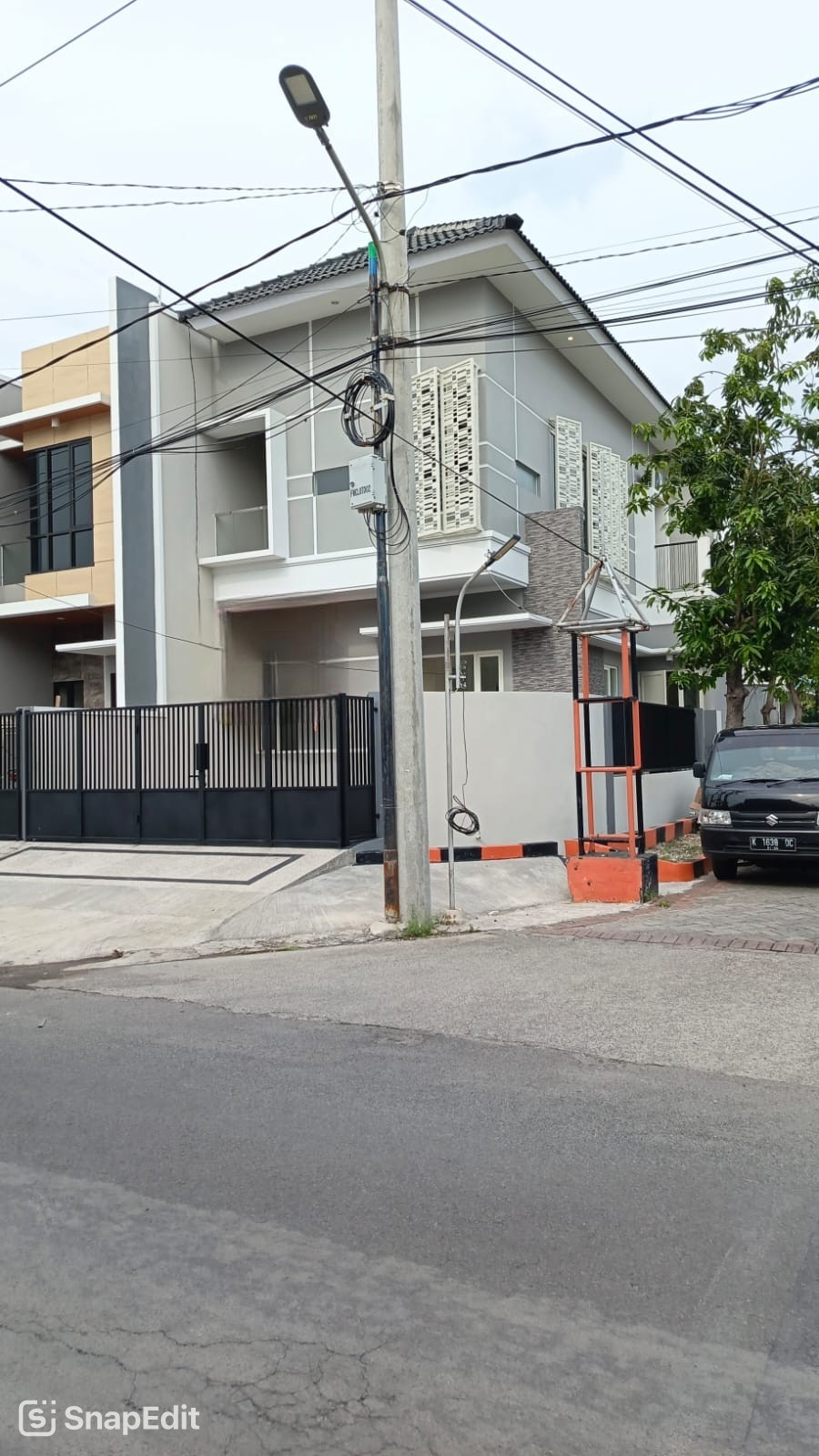 Dijual/Disewakan Rumah Full Furnished di Kutisari Indah Selatan Surabaya Selatan - Image 1