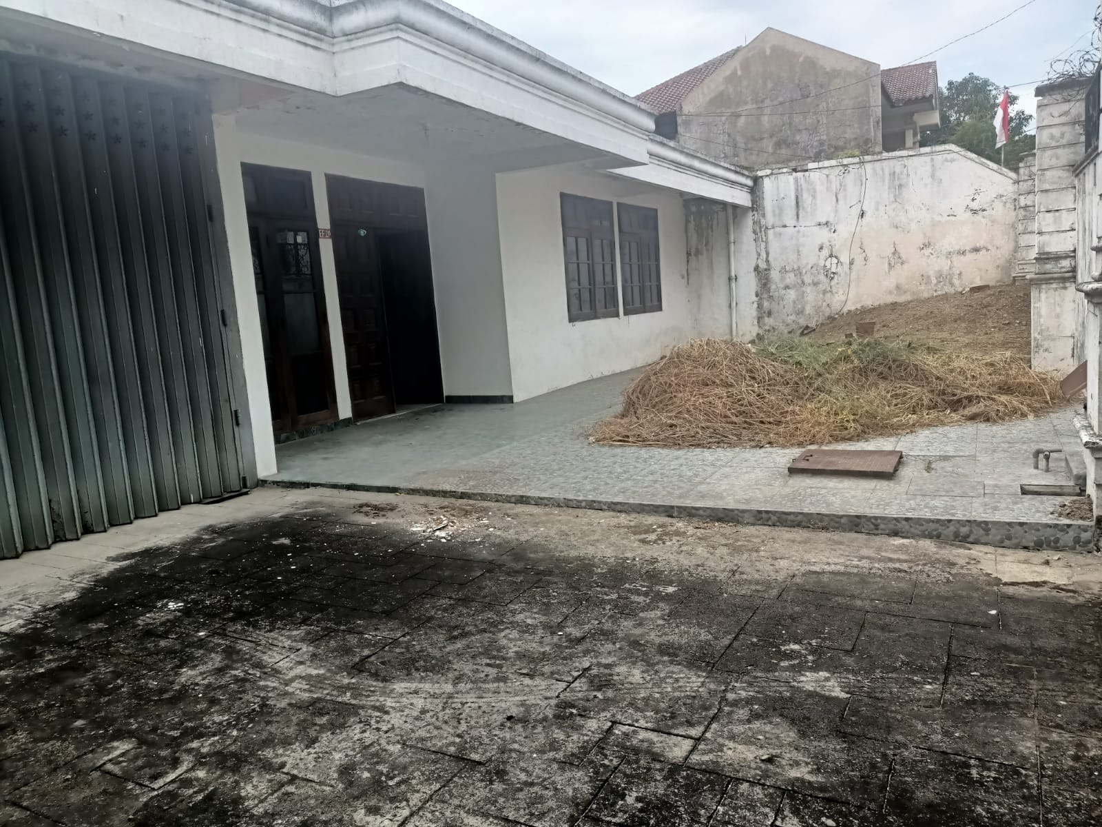 Dijual Rumah 1 Lantai Lokasi Strategis Darmo Harapan Surabaya Barat - Harga Terjangkau! - Image 1