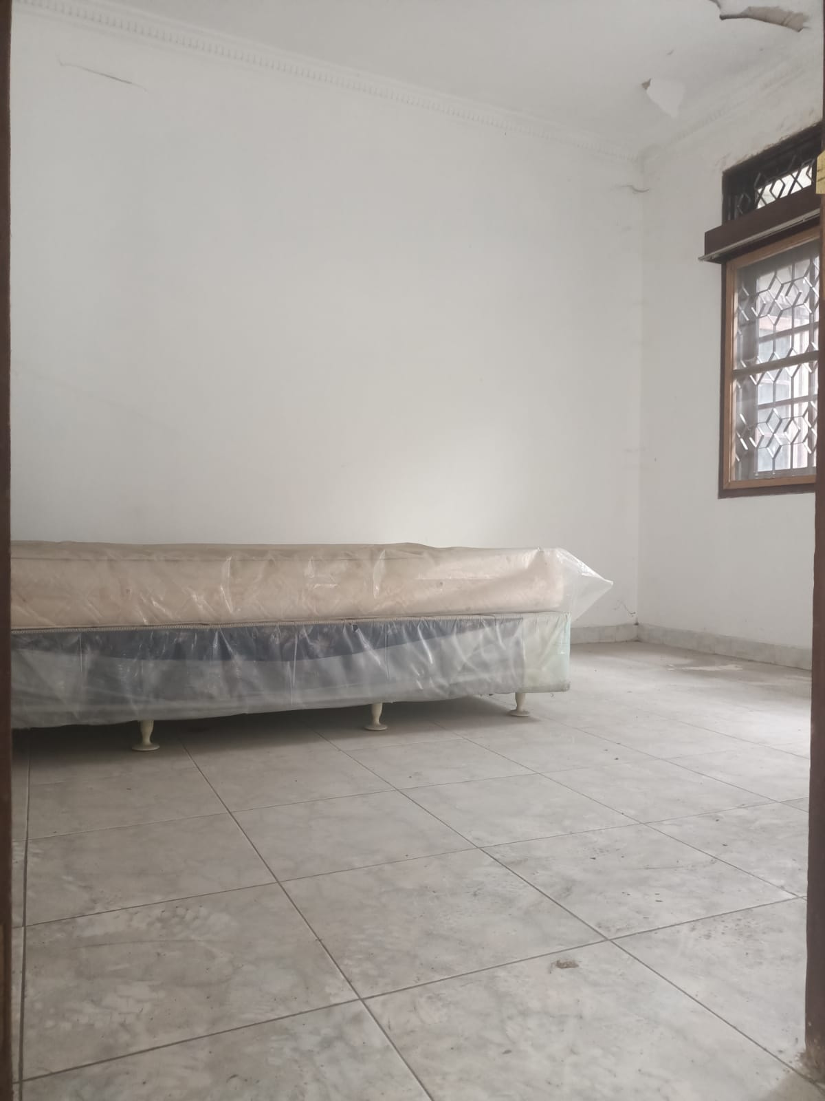 Dijual Rumah 1 Lantai Lokasi Strategis Darmo Harapan Surabaya Barat - Harga Terjangkau! - Thumbnail 4