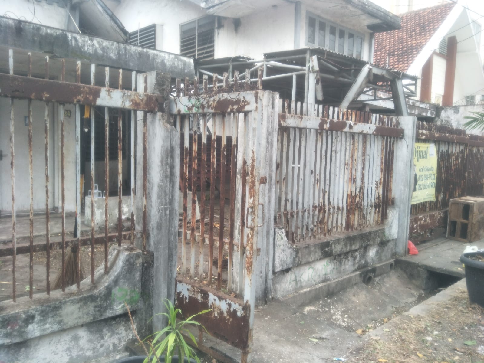 Dijual Rumah Luas dan Nyaman di Koblen Tengah Surabaya Pusat - Thumbnail 4