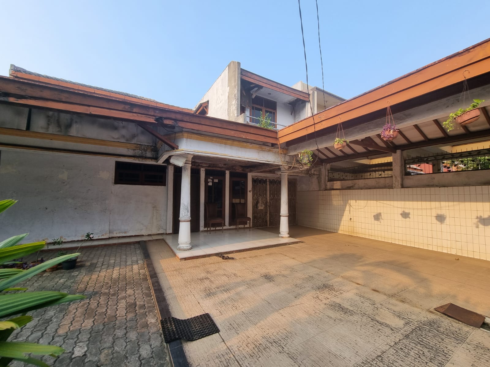 Dijual Rumah Luas dan Strategis di Pulo Gebang Permai Jakarta Timur - Image 1