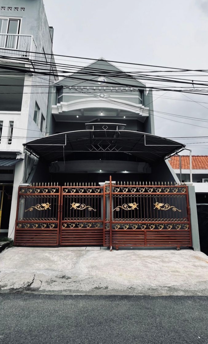 Dijual Rumah Strategis dan Luas di Ngagel Wasana Surabaya Timur - Image 1