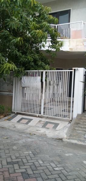 Dijual Rumah Kawasan Elit di Villa Valencia Surabaya Barat - Image 1