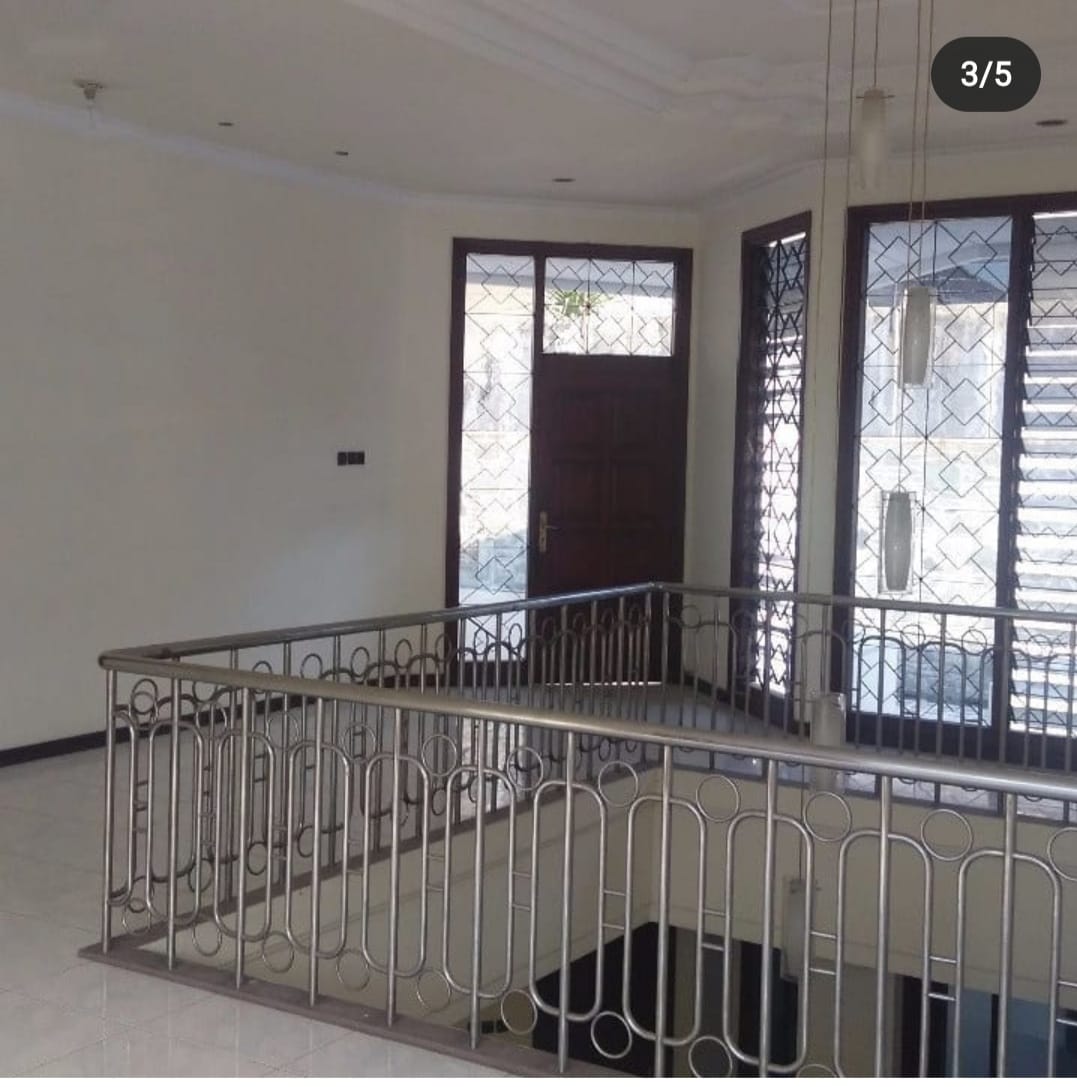Disewakan Rumah Nyaman dan Luas di Dharmahusada Surabaya Timur - Thumbnail 3