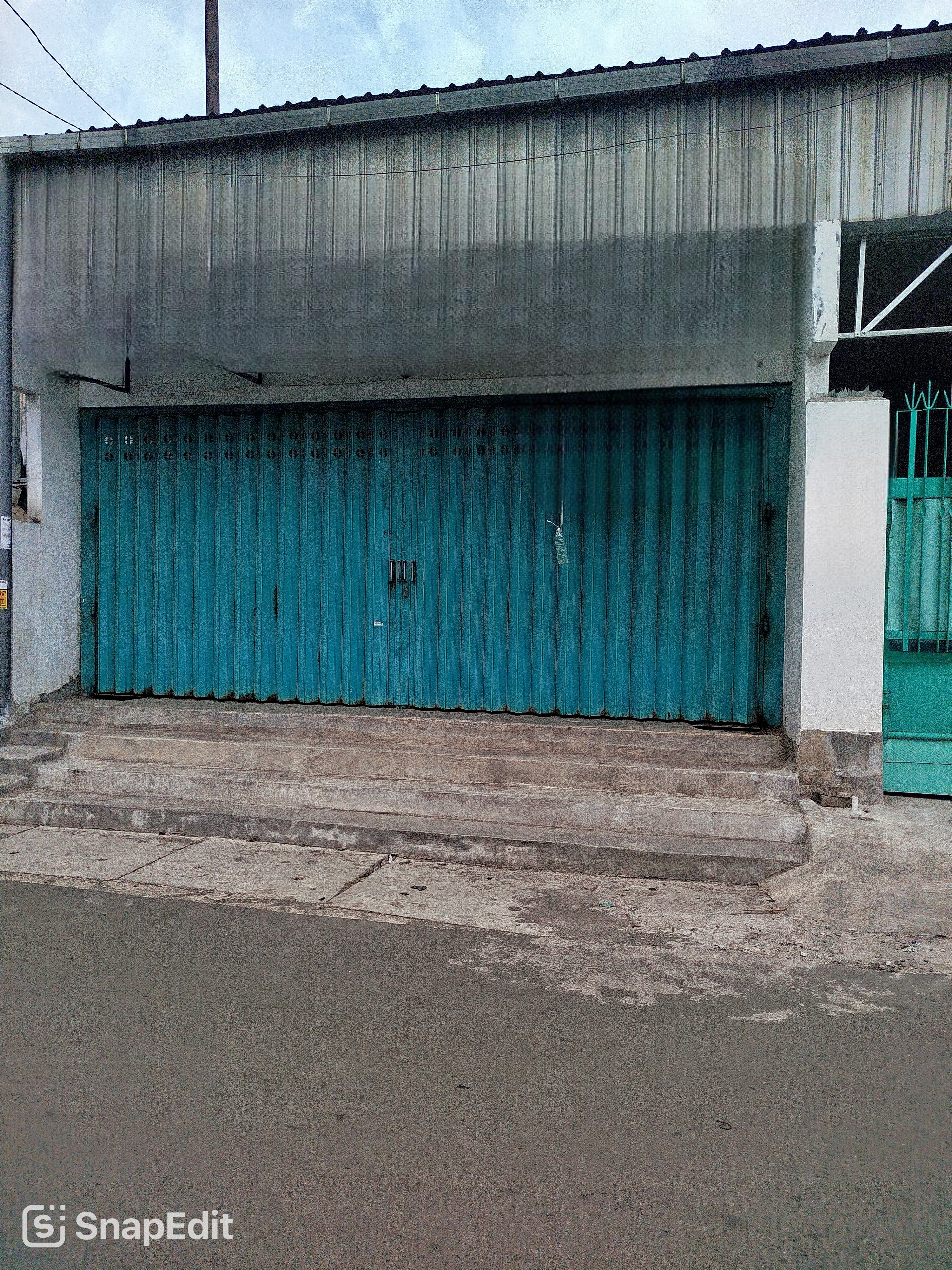 Disewakan Ruko Strategis di Pacuan Kuda Surabaya Barat - Image 1