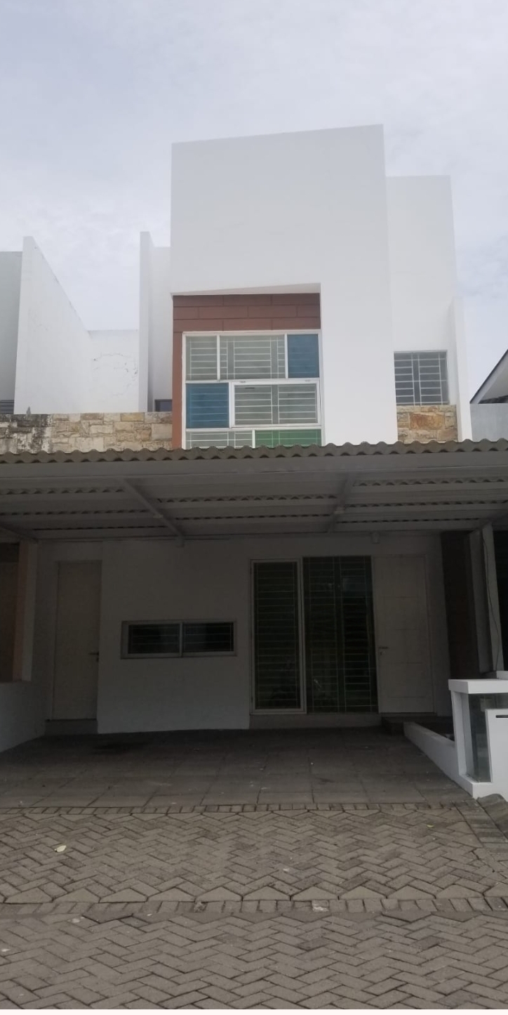 Dijual Rumah Minimalist Modern di Area Eksklusif Royal Residence Surabaya Barat - Image 1