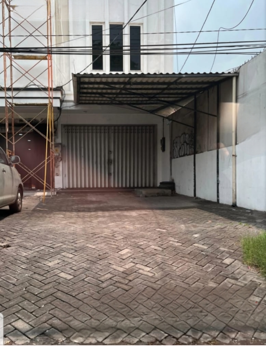 Disewakan Ruko Bagus di Area Komersial Dinoyo Surabaya Pusat - Image 1