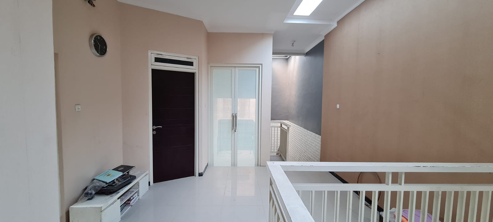 Disewakan Rumah Minimalis 2 Lantai Siap Huni Babatan Pratama Surabaya Barat - Thumbnail 4