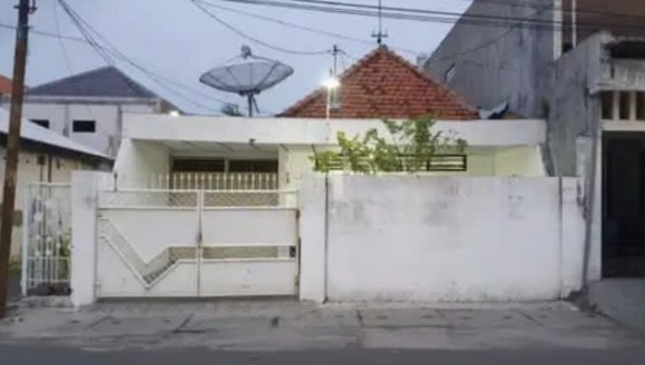 Dijual Rumah Strategis Lingkungan Tenang di Pucang Sewu Surabaya Timur - Image 1