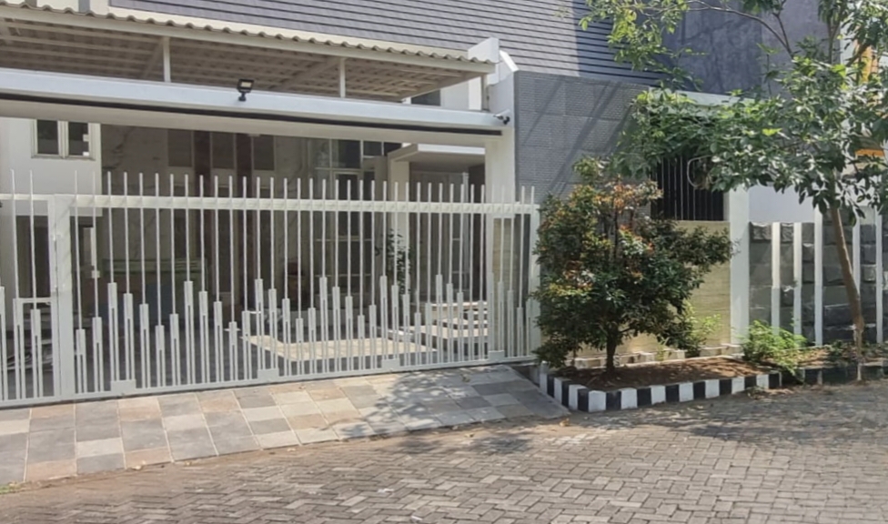 Disewakan Rumah Nyaman Siap Huni di Prapen Indah Surabaya Timur - Image 1