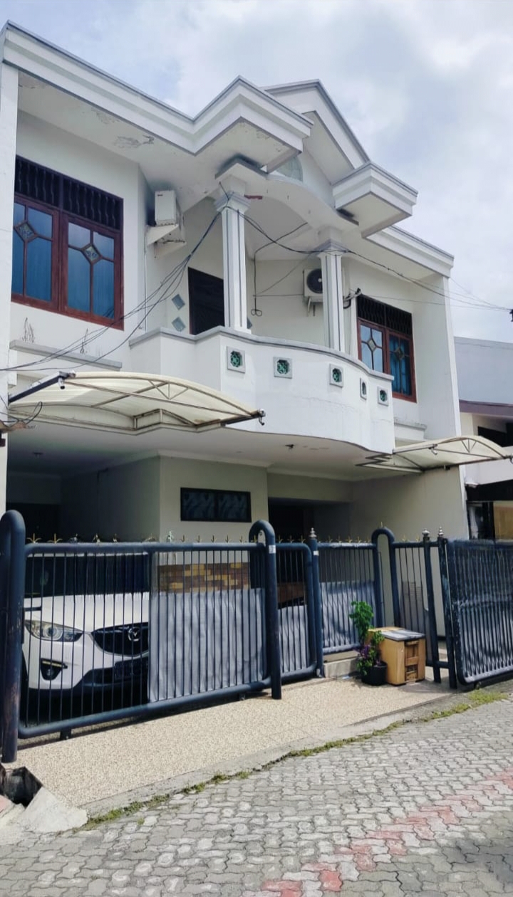 Dijual Cepat Rumah 2 Lantai Lokasi Griya Kebraon Surabaya Selatan - Image 1