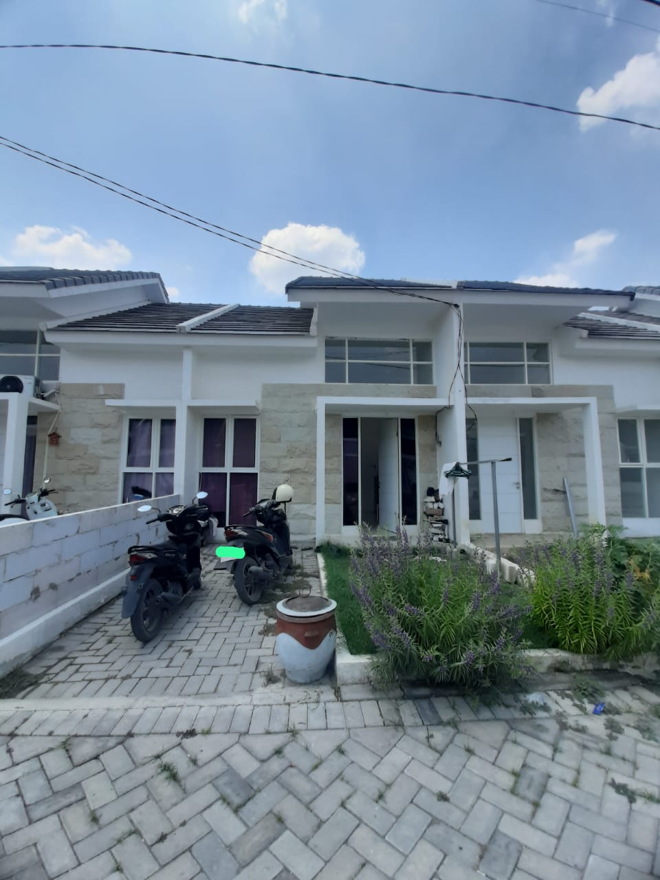 Dijual Rumah Hunian Nyaman di Wilayah Golden East Menganti Gresik - Image 1