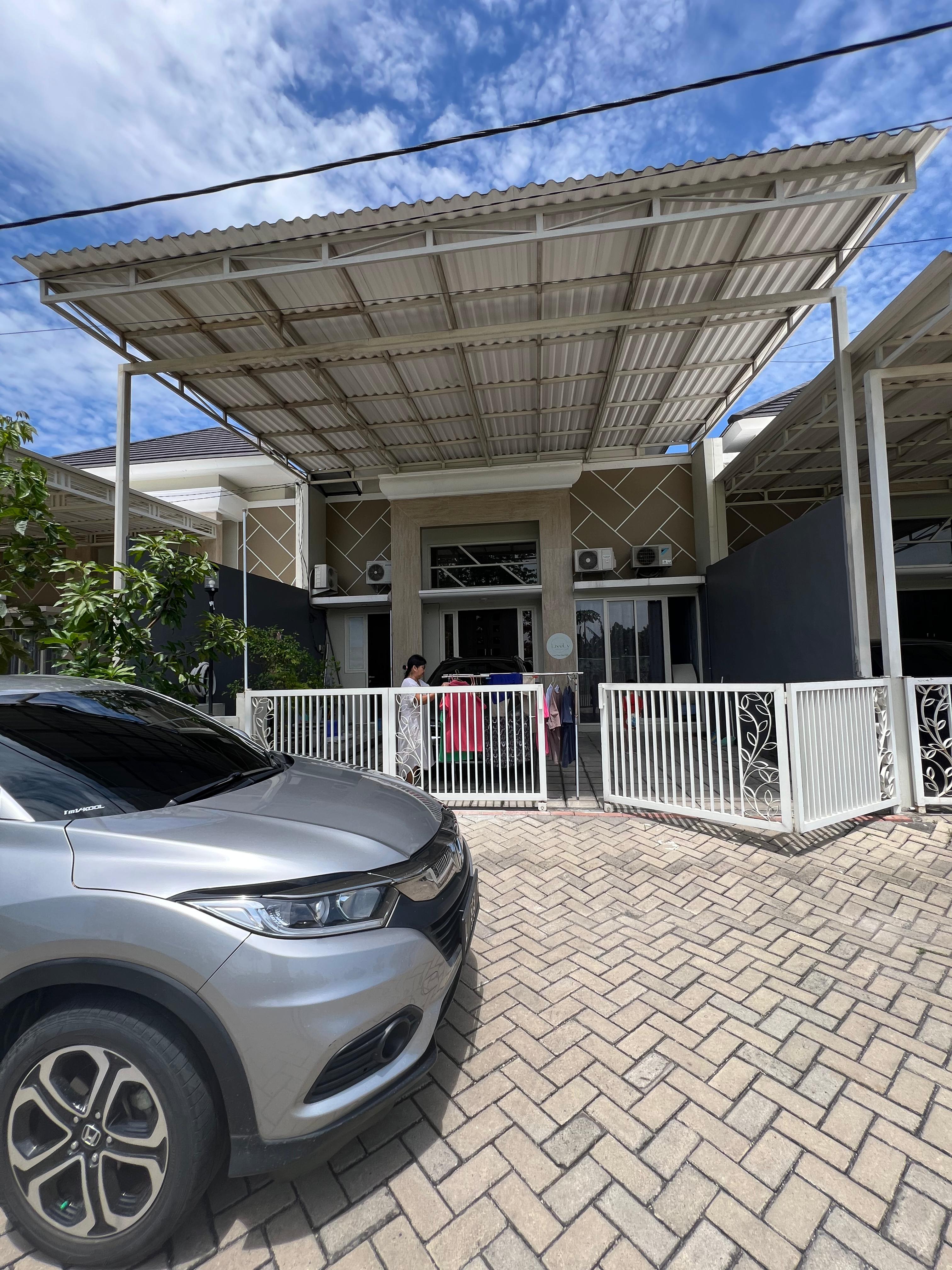 Dijual Murah Rumah di Perumahan Taman Wisata Regency Surabaya Barat - Image 1