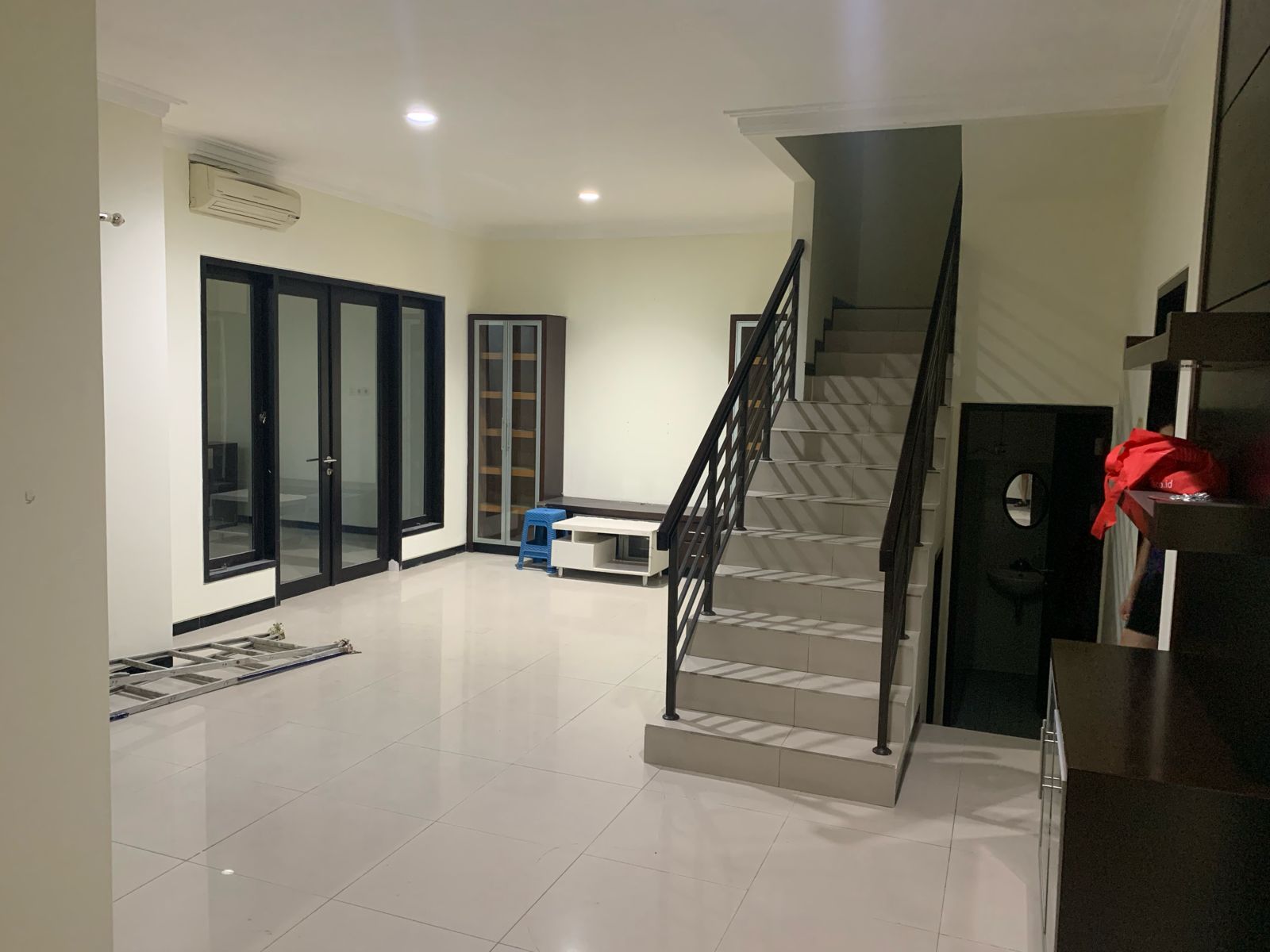 DISEWAKAN RUMAH MEWAH &amp; STRATEGIS SURABAYA BARAT - Thumbnail 2