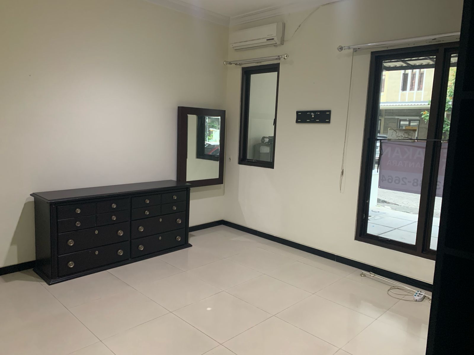 DISEWAKAN RUMAH MEWAH &amp; STRATEGIS SURABAYA BARAT - Thumbnail 3