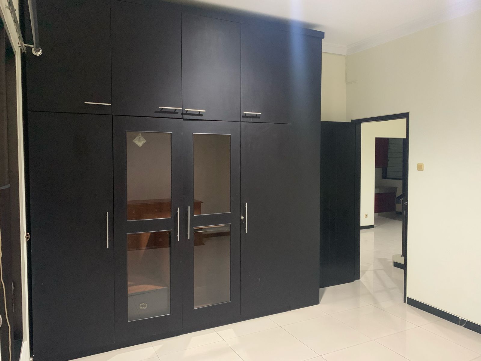 DISEWAKAN RUMAH MEWAH &amp; STRATEGIS SURABAYA BARAT - Thumbnail 4