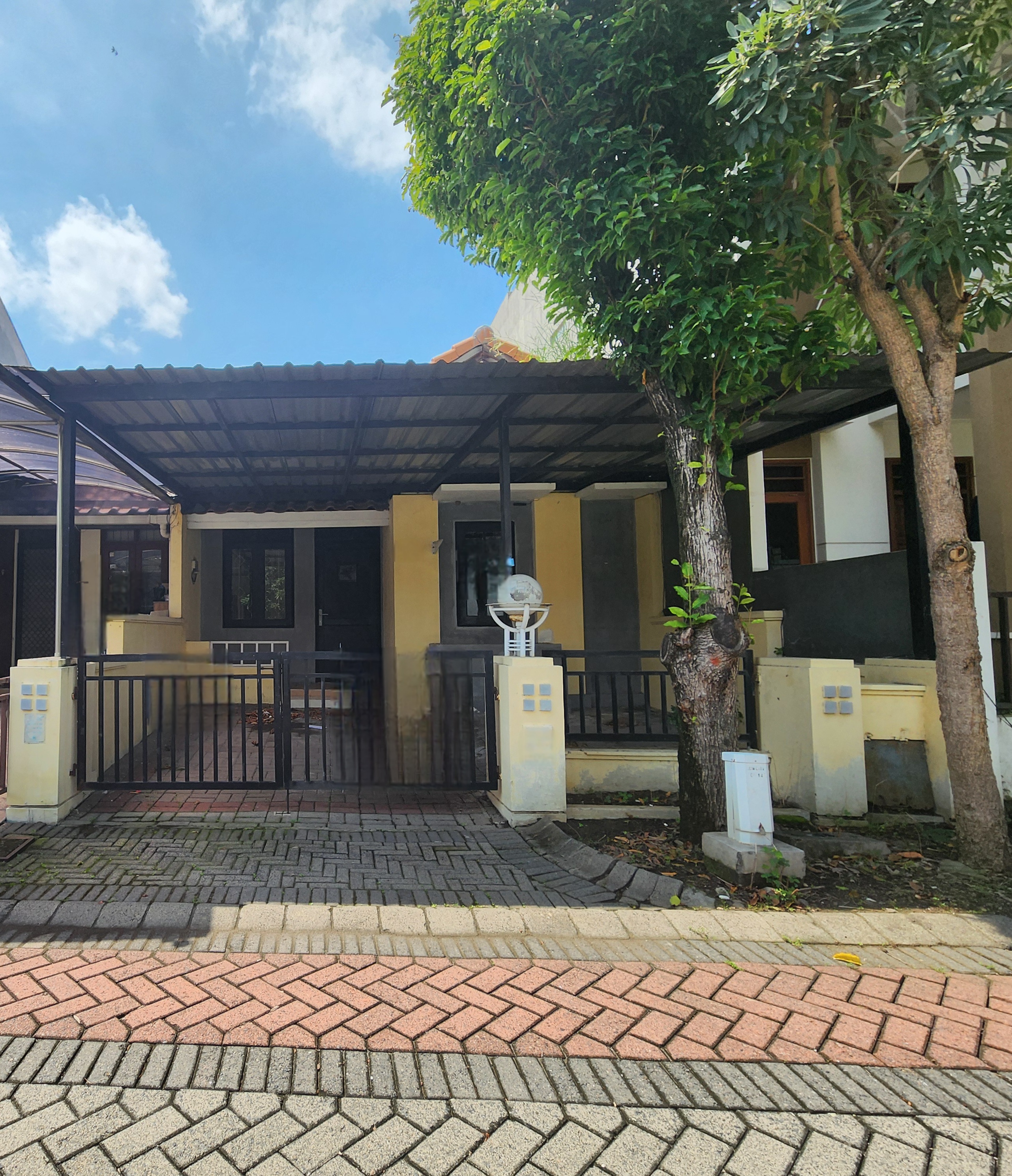 Dijual Murah Rumah Alam Hijau Citraland Utama Surabaya Barat - Image 1