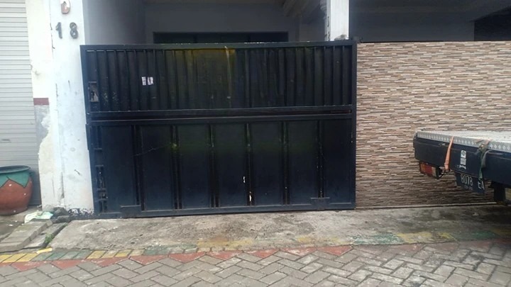 Dijual Rumah Luas dan Lingkungan Nyaman di Pondok Maritim, Surabaya Barat - Image 1