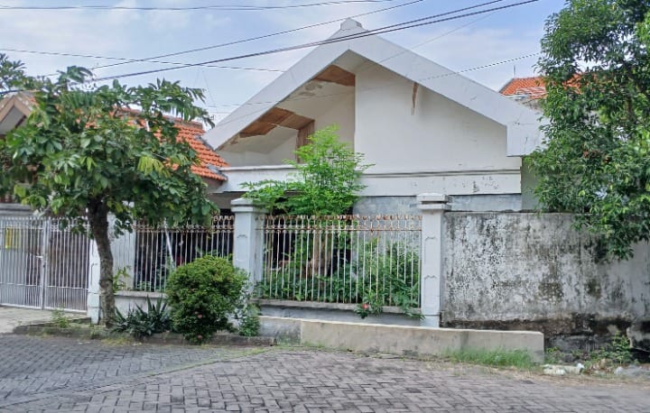 Dijual Rumah Asri di Klampis Surabaya Timur - Image 1