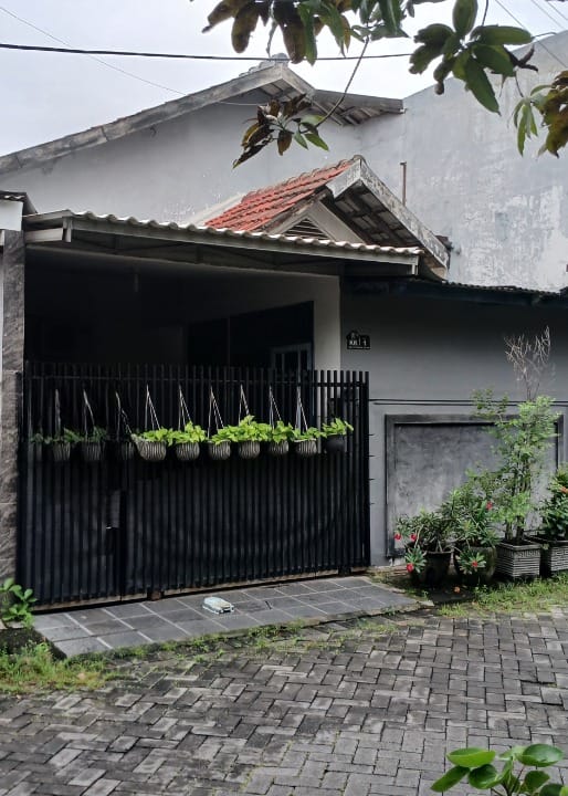 Dijual Rumah Strategis di Taman Pondok Indah Surabaya Barat - Image 1