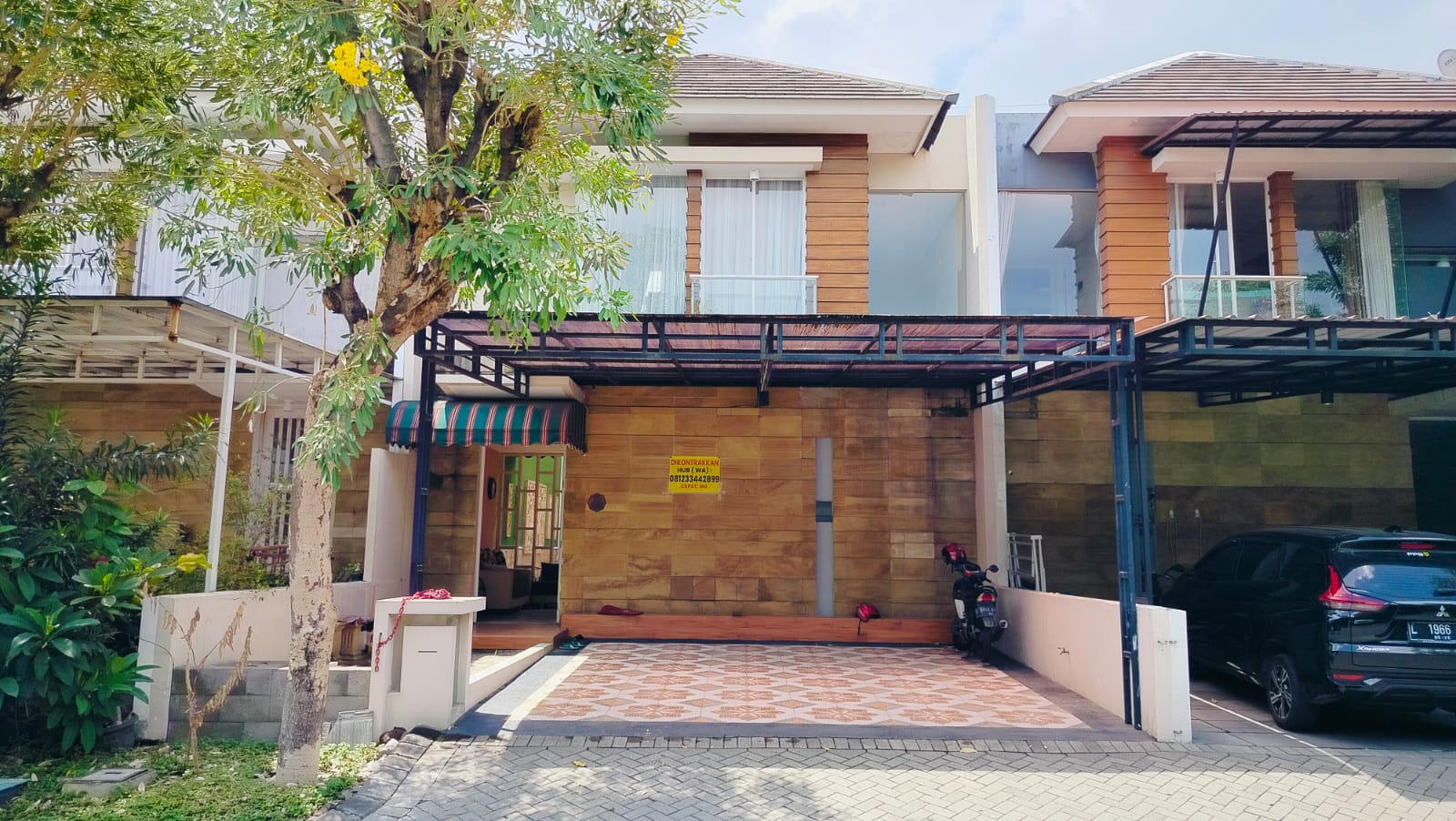 Disewakan Rumah Strategis di Royal Residence Surabaya Barat - Image 1