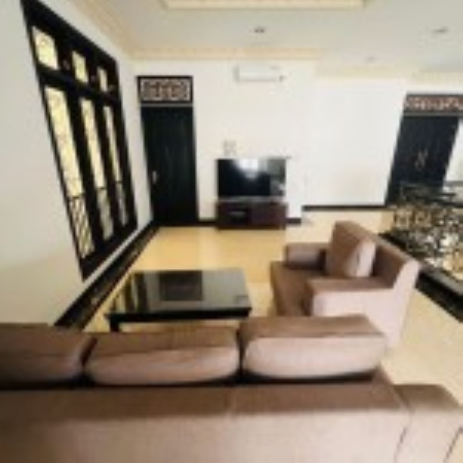 Disewakan Rumah Mewah 3 Lantai di Villa Bukit Regency Surabaya Barat - Image 1