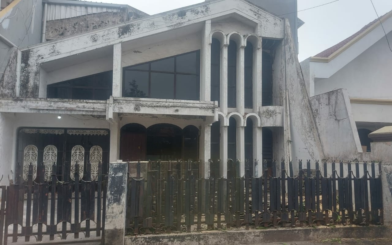 Dijual Rumah dengan 7 Kamar Tidur di Dukuh Kupang Surabaya Barat Cocok untuk Keluarga - Image 1