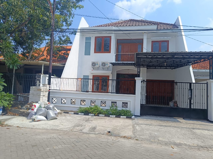 Jual/Sewa Rumah Strategis Nyaman di Dukuh Kupang Surabaya Barat - Image 1