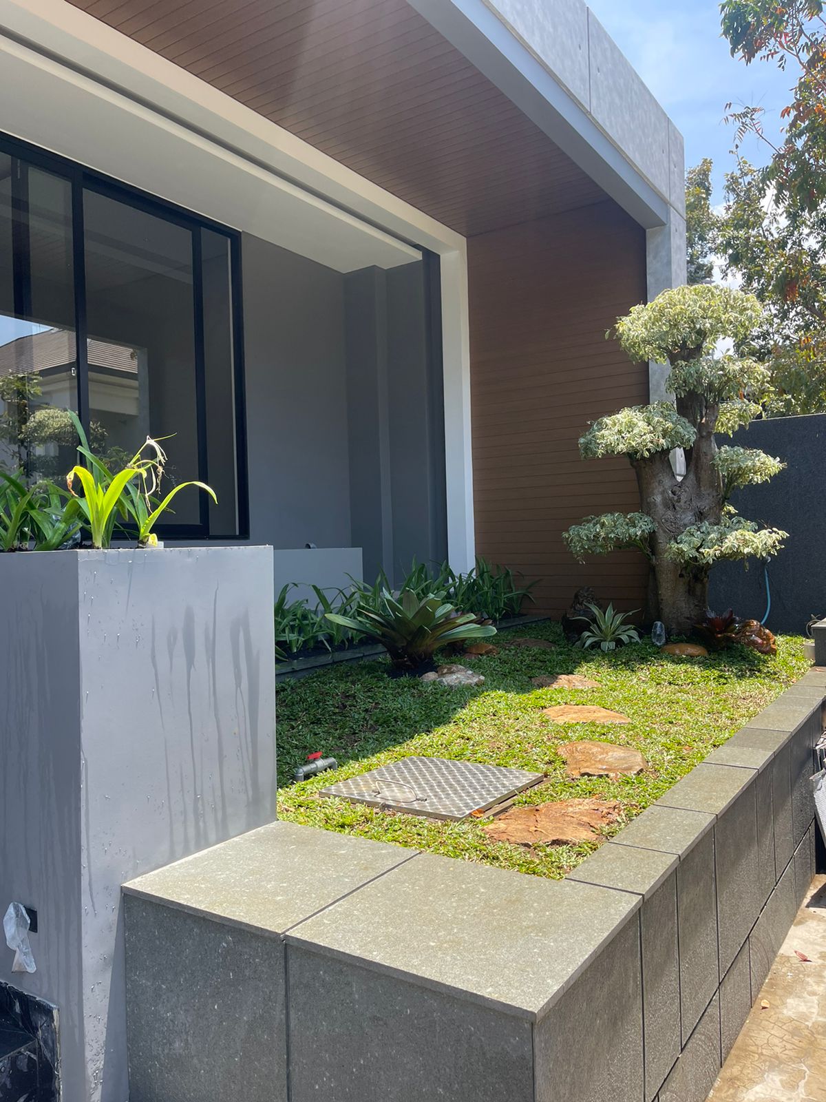 Dijual Rumah Ekslusif di Imperial Golf Pakuwon Indah Surabaya Barat - Thumbnail 3