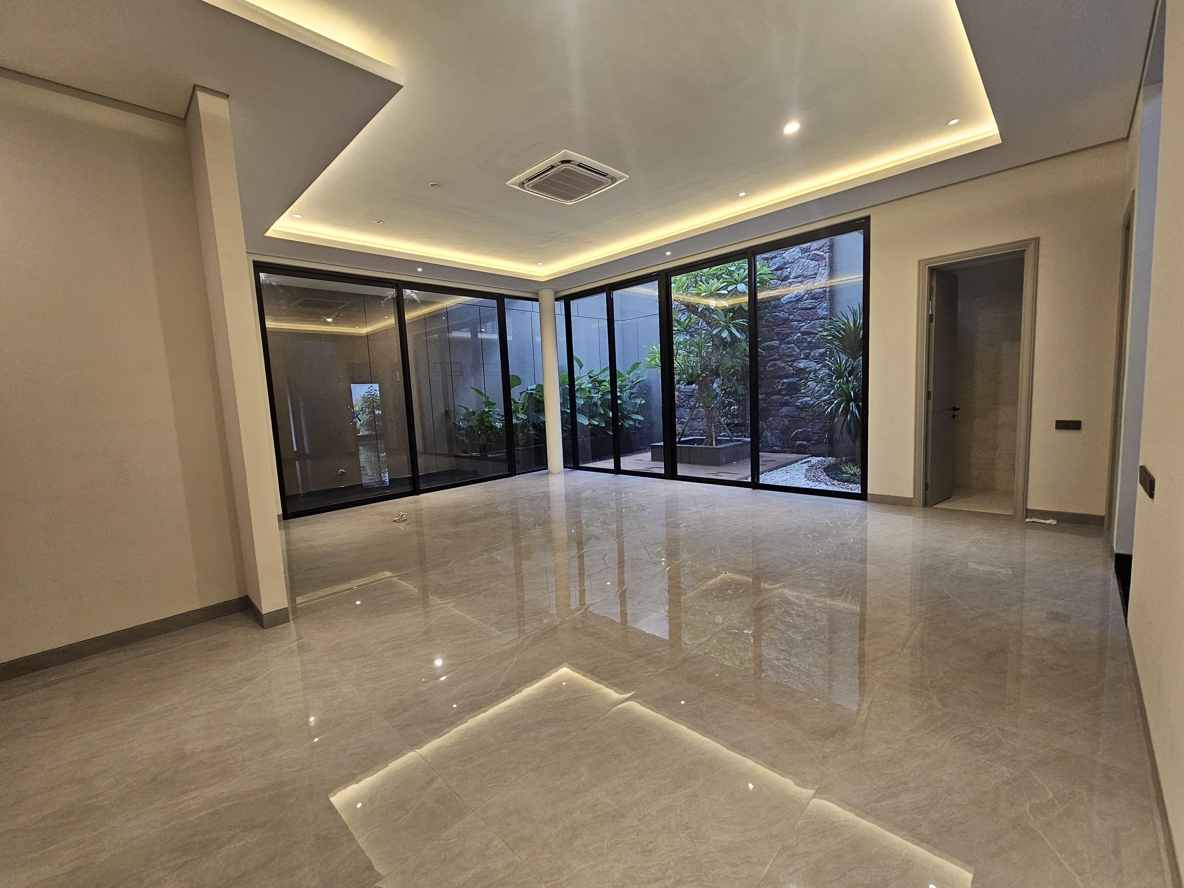 Dijual Rumah Ekslusif di Imperial Golf Pakuwon Indah Surabaya Barat - Thumbnail 4