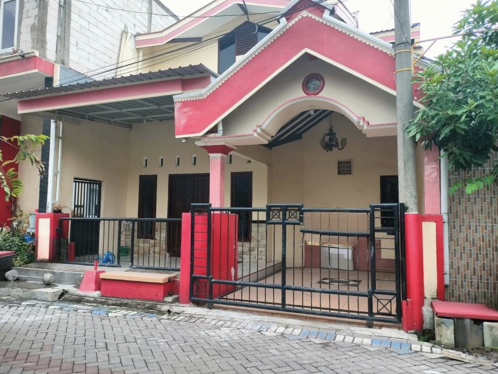 Dijual Cepat Rumah Terawat Siap Huni Lokasi Bluru Permai Sidoarjo - Image 1