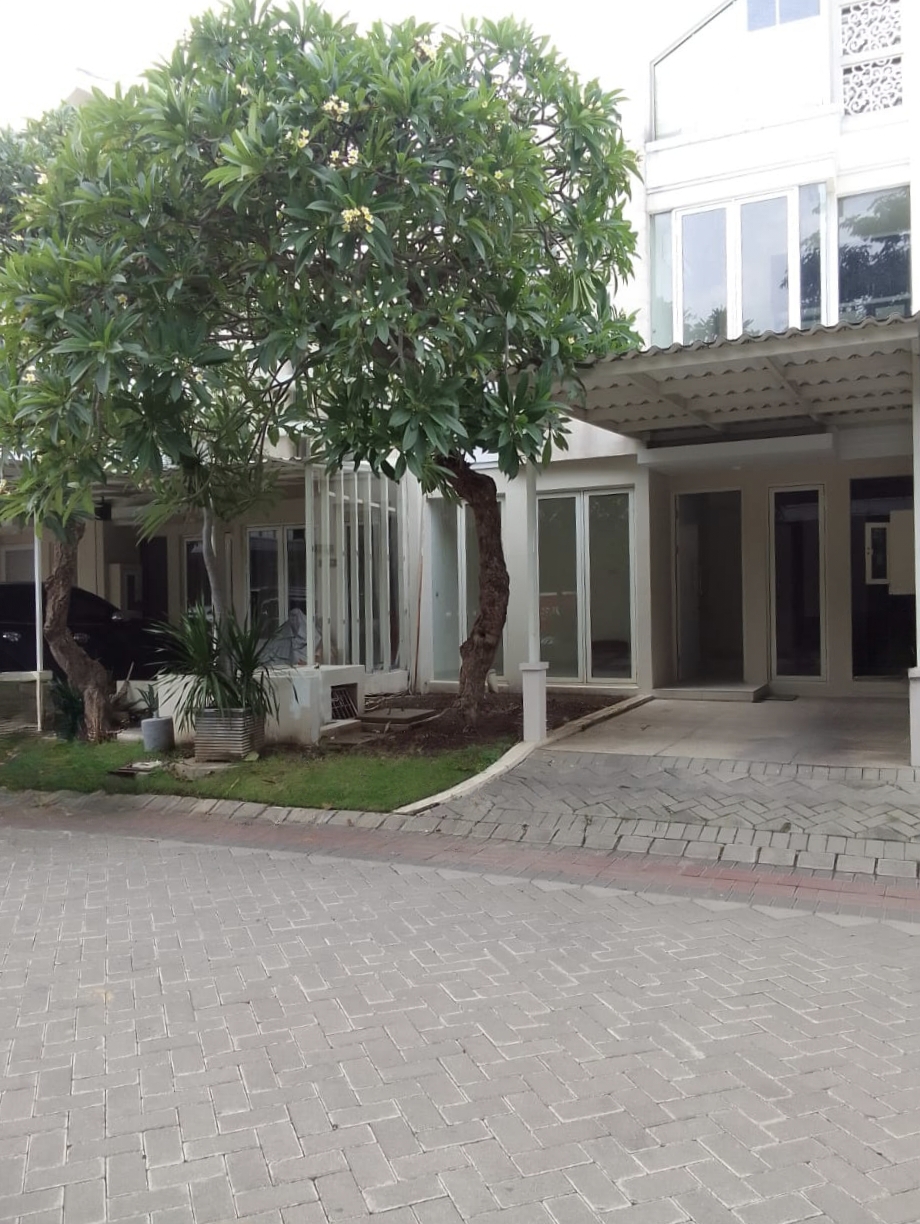 Dijual/Disewakan Rumah Terawat Siap Huni Pakuwon City Surabaya Timur - Image 1