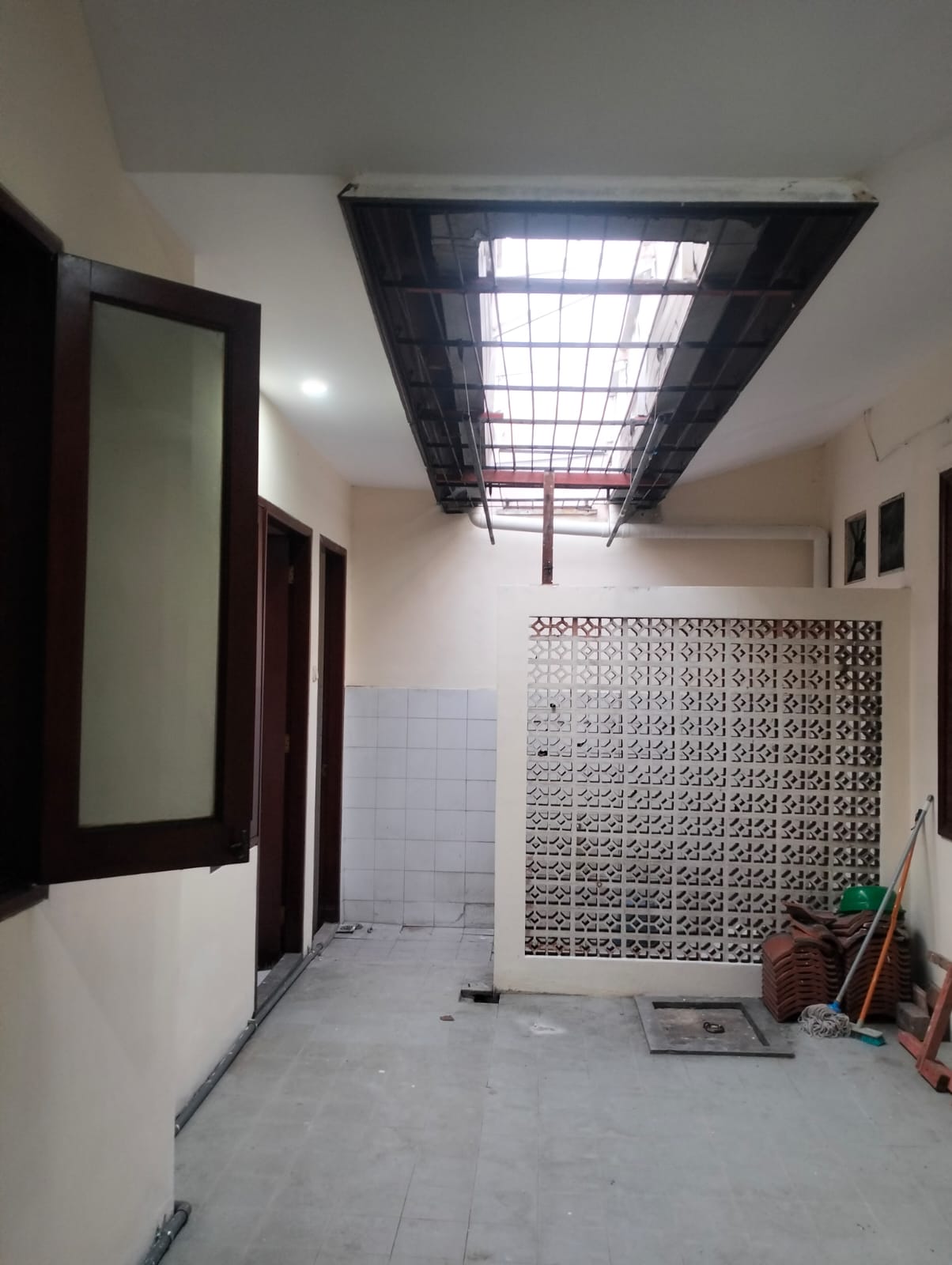 Disewakan Rumah Mewah Villa Bukit Mas 2 Lantai Murah Strategis Di Surabaya Barat - Thumbnail 4