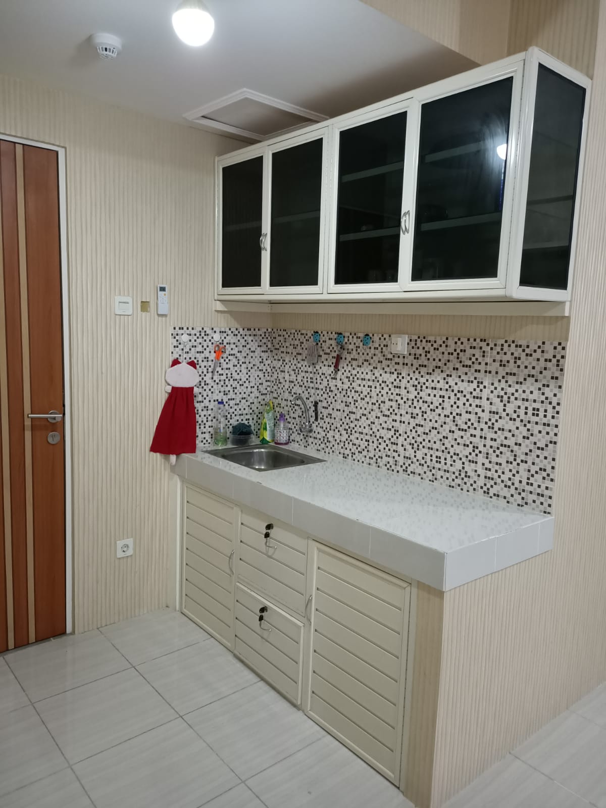Apartemen Puncak Dharmahusada 3 BR Siap Huni Murah Strategis Full Furnish - Image 1