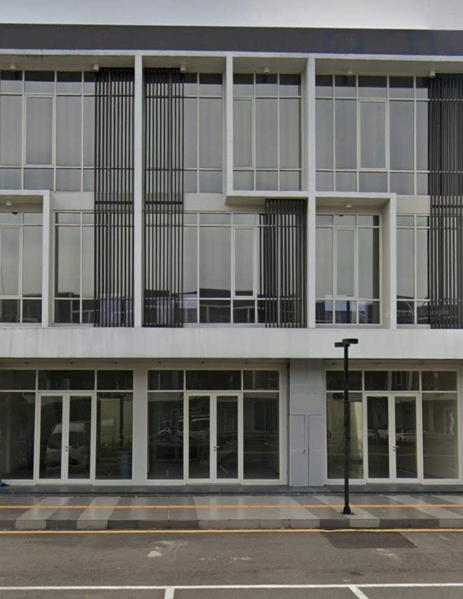 Disewakan Ruko 3 Lantai North West Boulevard Citraland Surabaya - Image 1