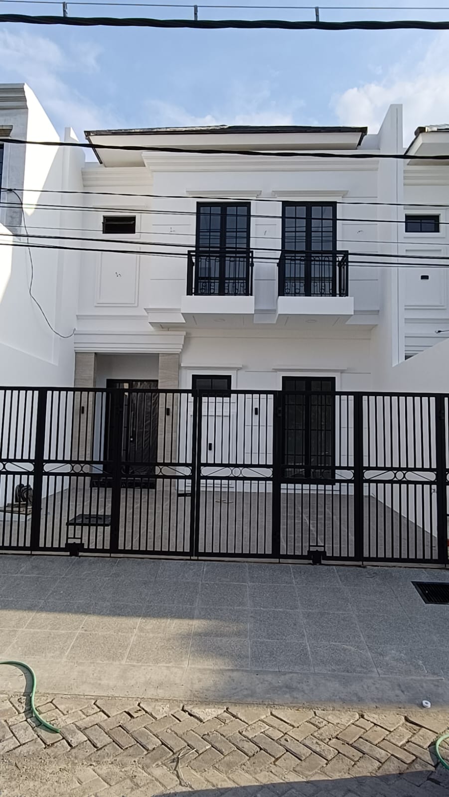 Dijual Rumah Baru American Style di Sutorejo Surabaya Timur - Image 1